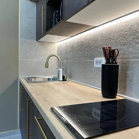 Leo Side * Podgora (Split-Dalmatia)