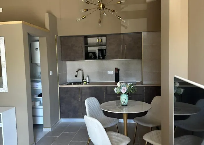 Leo Side * פודגורה